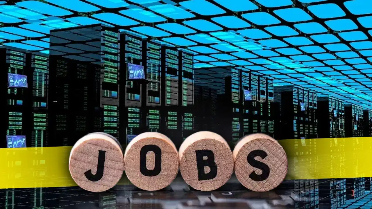भारत में डेटा सेंटर क्रांति: 2030 तक पैदा होंगी 4.33 लाख नौकरियां, रियल एस्टेट में 19.5 करोड़ वर्ग फुट घरों की बढ़ेगी मांग