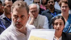 दिल्ली पेलेट गन मामले में पहली FIR दर्ज: राहुल गांधी खुद पहुंचे संसद मार्ग थाना, अज्ञात पर केस