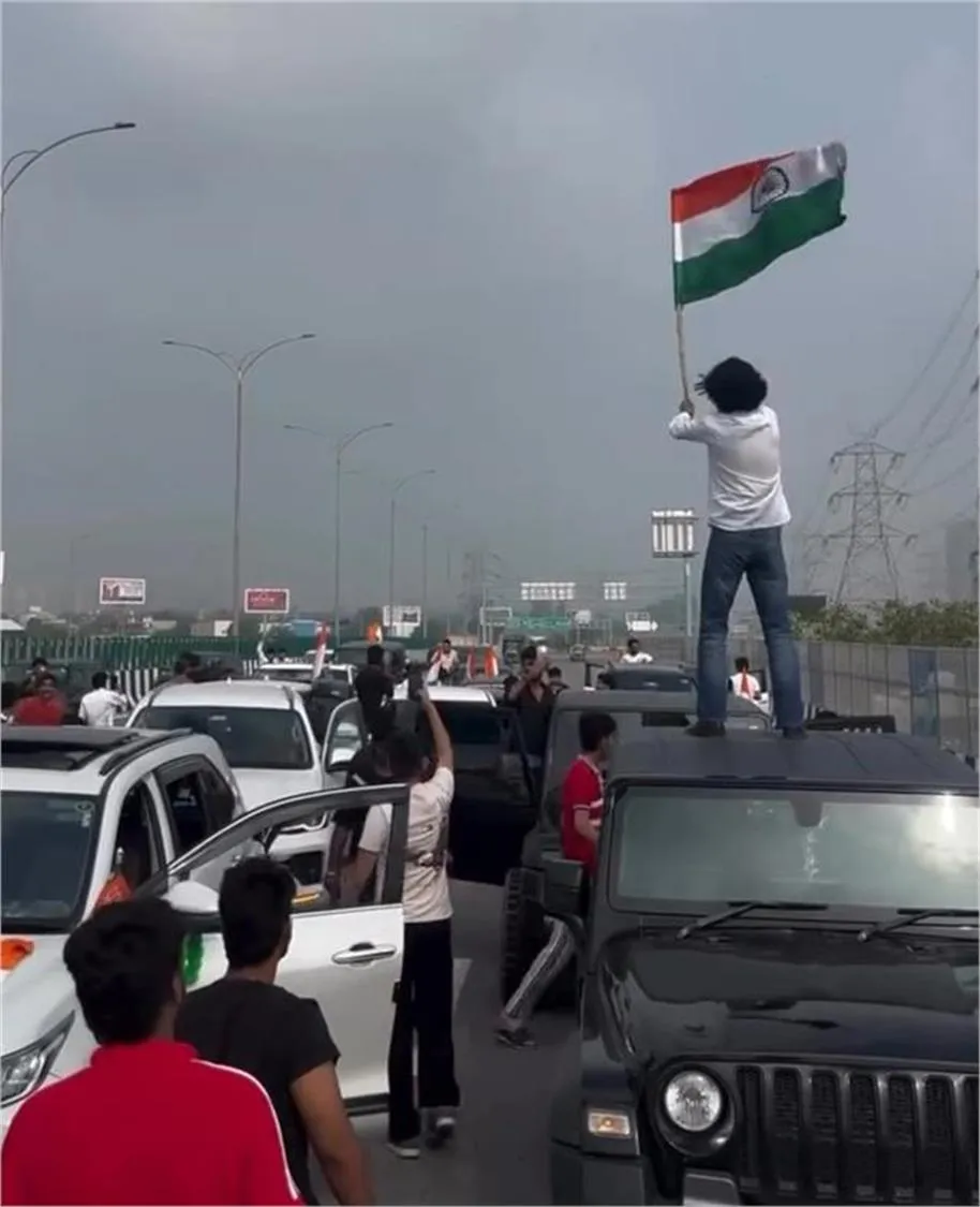 द्वारका एक्सप्रेसवे पर रईसजादों की स्टंटबाजी, थार और स्कॉर्पियो से बीच सड़क लगाया जाम