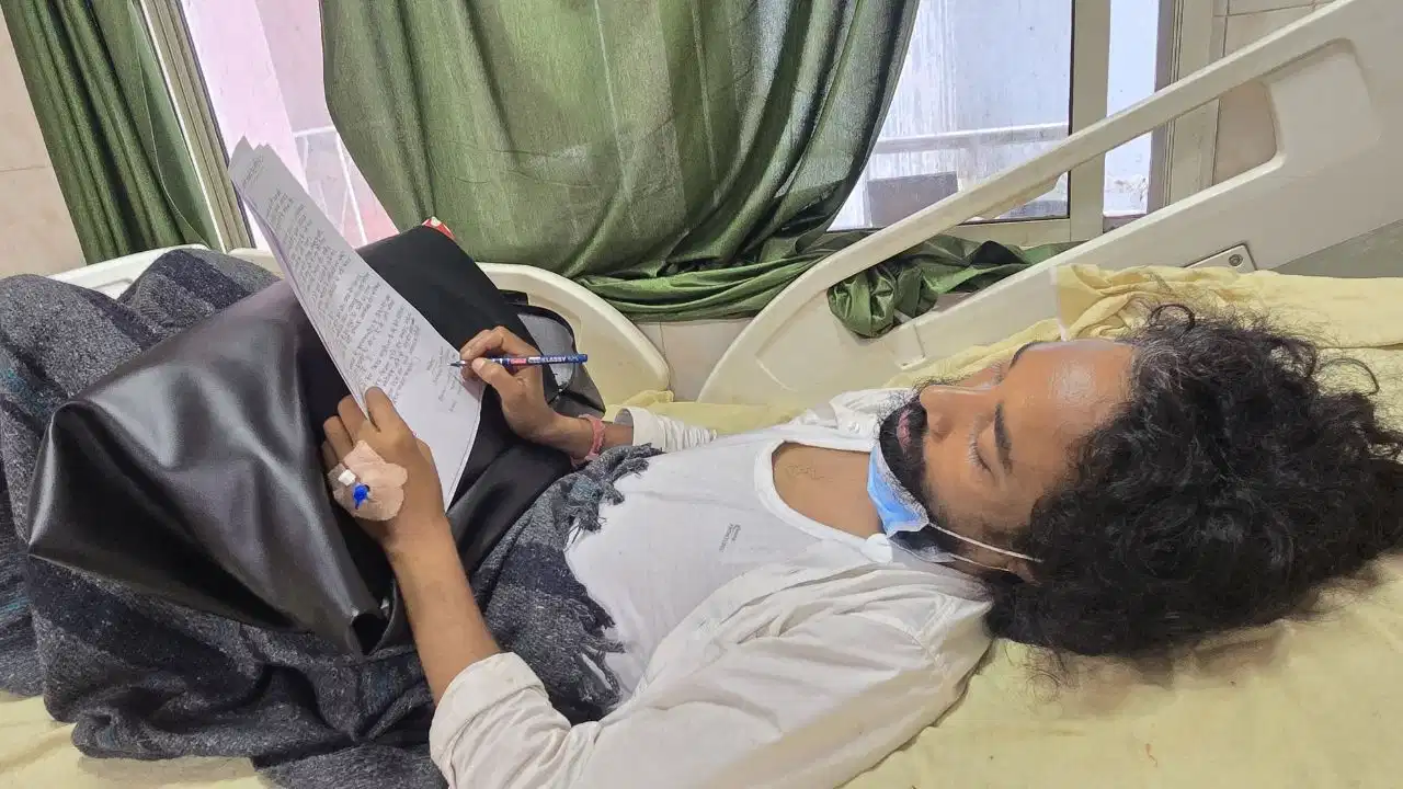 झारखंड में 19 दिनों से सड़कों पर छात्र: देवेंद्र महतो बोले— ‘आत्मा सत्याग्रह स्थल पर है’, रघुवर दास ने दी भूख हड़ताल की चेतावनी