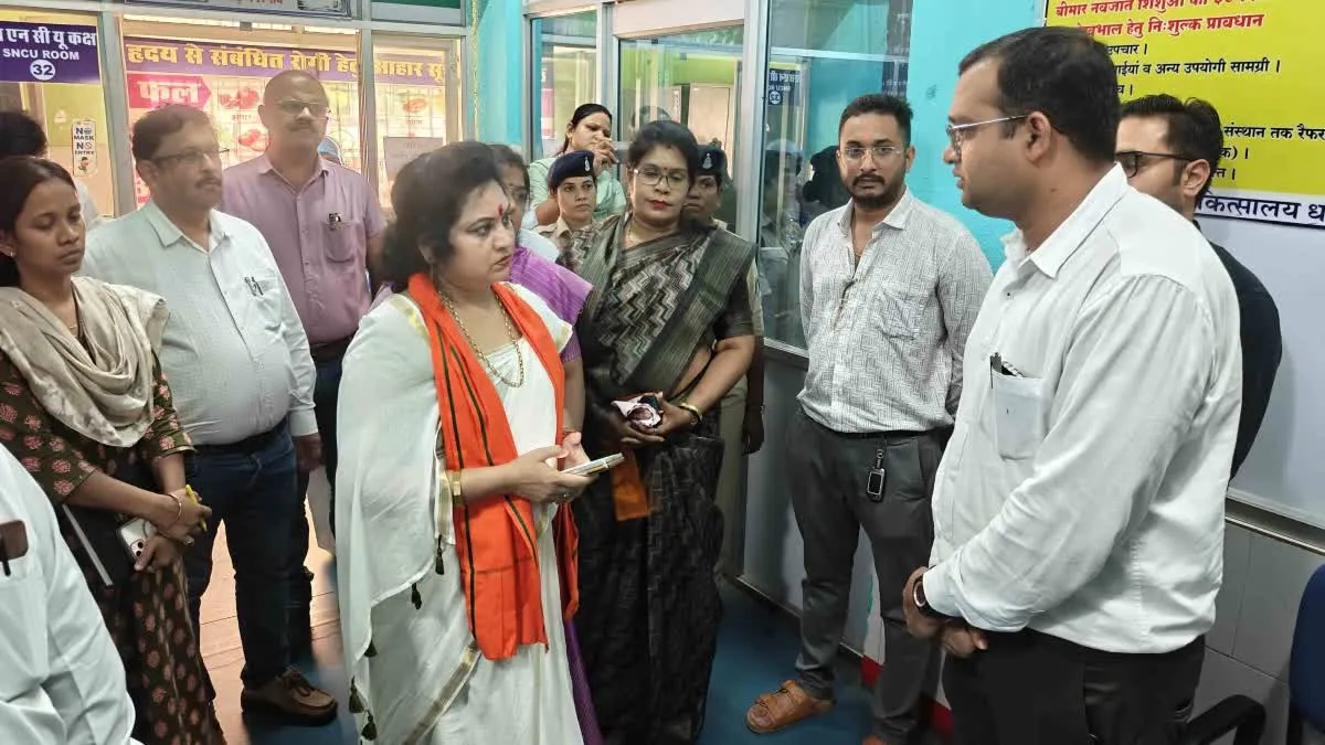 राज्य महिला आयोग की अध्यक्ष नियुक्त होने के बाद पहली बार धमतरी पहुंचीं डॉ. ममता साहू, व्यवस्थाओं का लिया जायजा