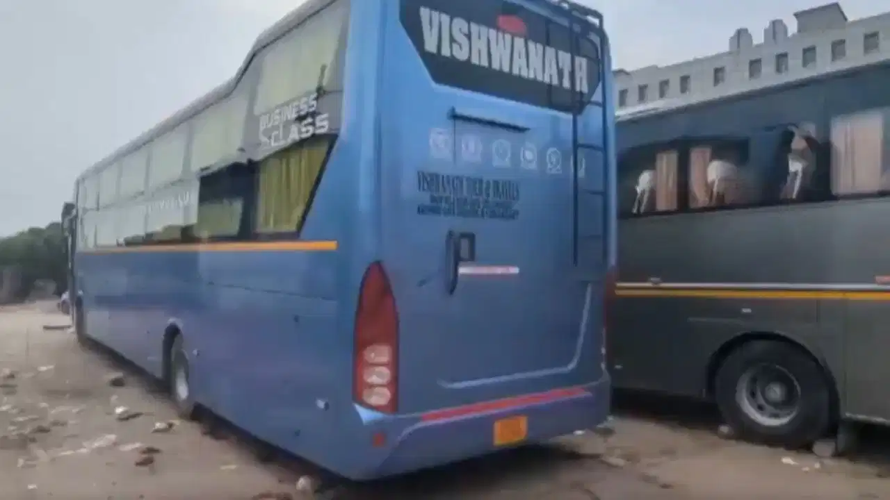 ग्रेटर नोएडा से दिल्ली जा रही बस में गैंगरेप: फिरोजाबाद कनेक्शन आया सामने; बस मालिक ने पुलिस को दी ड्राइवर-कंडक्टर की जानकारी