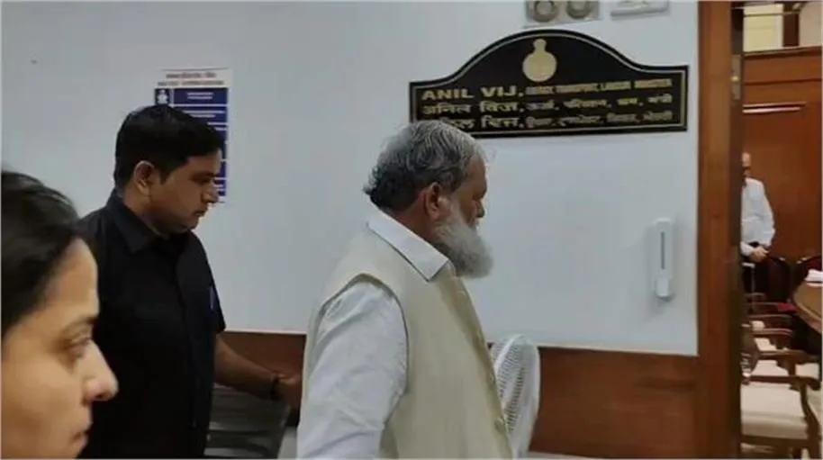 हरियाणा में बिजली कर्मचारियों की 13 अगस्त तक हड़ताल के ऐलान के बीच मंत्री अनिल विज के साथ आपात बैठक शुरू