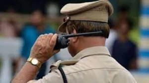 इंदौर में मामूली विवाद के बाद चौकीदार की कार से कुचलकर हत्या, पत्नी घायल; आरोपी युवक-युवती की तलाश में जुटी पुलिस