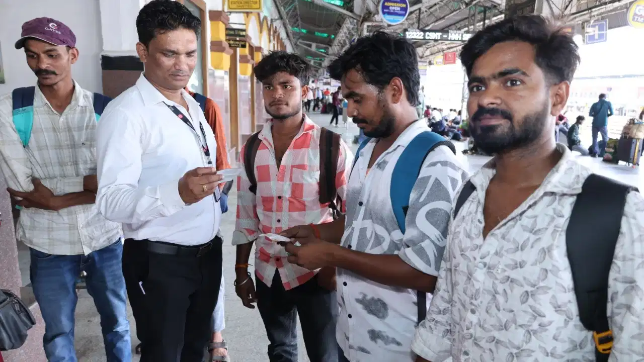 जबलपुर रेल मंडल का टिकट चेकिंग दस्ता फुल एक्शन मोड में, 4 महीने में वसूला 28 करोड़ का रिकॉर्ड जुर्माना