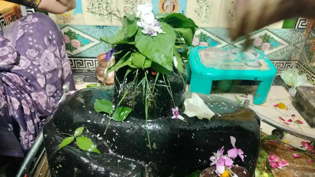 बुंदेलखंड की पावन धरा पर स्थित झांसी का केदारेश्वर मंदिर, सावन में उमड़ा आस्था का अगाध सैलाब