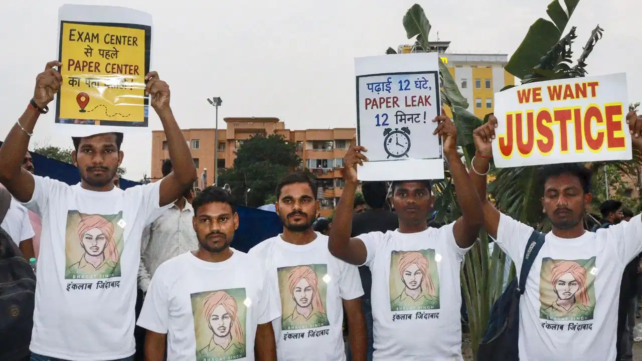 झारखंड छात्र आंदोलन: ईगो नहीं, मुद्दों की लड़ाई! जानें जंतर-मंतर प्रदर्शन से इसकी अलग पहचान