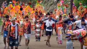 सावन में कांवड़ खंडित होने पर न हों भयभीत, शास्त्र सम्मत नियमों का पालन कर पुनः शुरू करें यात्रा
