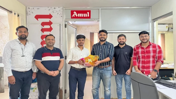 रायपुर के छात्र गोपाल नवघरे की अनोखी सफलता: ₹30 के हॉट चॉकलेट स्टार्टअप से बने अमूल के टेरिटरी सेल्स इंचार्ज, 10 लाख का पैकेज