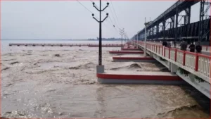 नेपाल में ग्लेशियल झील फटने से बिहार में हाई अलर्ट: गंडक बराज के सभी 36 फाटक खोले गए, कोसी-सारण तटबंधों पर 24 घंटे पहरा