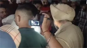 लुधियाना के कैलाश नगर रोड पर भारी हंगामा: नशीले कैप्सूल व गांजे के साथ युवक काबू, परिजनों का ड्रामा