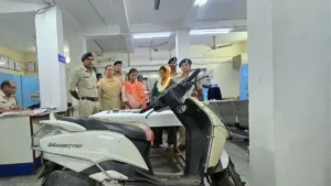 रायपुर में रक्षाबंधन की भीड़ से पहले जेवर चुराने वाली 2 शातिर महिलाएं गिरफ्तार: ₹12 लाख के सोने-चांदी के जेवरात और गाड़ियां बरामद