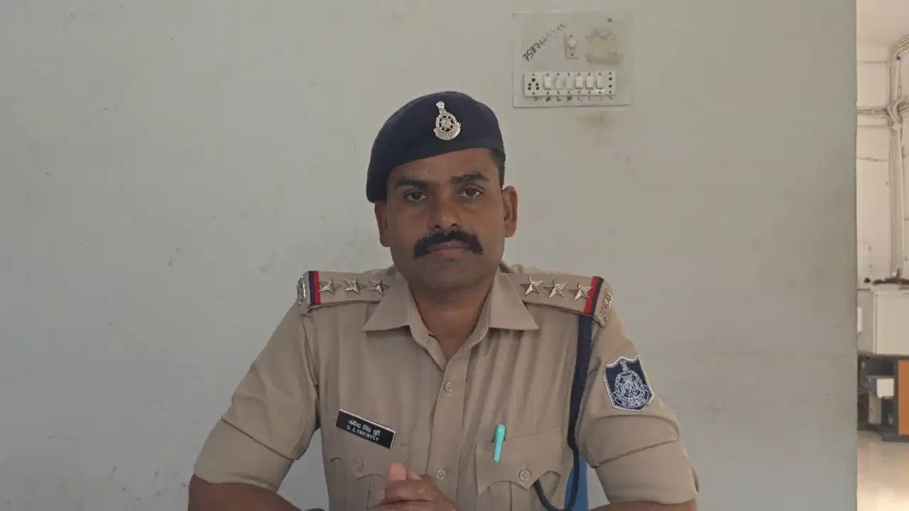 मंडला में इंसानियत की दर्दनाक मिसाल: पालतू मुर्गे को बचाने 30 फीट गहरे कुएं में उतरे बुजुर्ग, डूबने से मौत