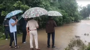 टीकमगढ़ में मूसलाधार बारिश से नदियां-नाले उफान पर: कई मार्ग बंद, बानसुजारा बांध के खोले गए 3 गेट; प्रशासन अलर्ट