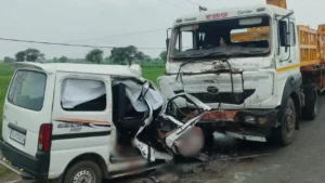 धार में दर्दनाक हादसा: उज्जैन महाकाल दर्शन कर लौट रहे वडोदरा के 6 युवकों की मौत, रॉन्ग साइड से आए ट्रॉले ने वैन को रौंदा