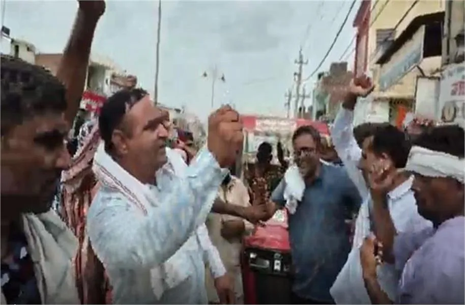 नारनौंद में सफाई कर्मचारियों और प्रशासन में टकराव: प्राइवेट लोगों से सफाई करवाने पर हंगामा, हड़तालियों ने रुकवाया काम