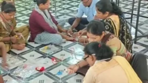 बंदूक छोड़ हाथों में थामी राखी: कांकेर पुनर्वास केंद्र में आत्मसमर्पित नक्सलियों ने बनाईं 700 से ज्यादा राखियां