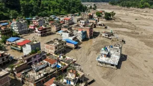 नेपाल में भीषण बाढ़ और भूस्खलन से भारी तबाही: 162 शव बरामद, 133 भारतीयों समेत 750 से अधिक लोग लापता; भारत ने जारी किए हेल्पलाइन नंबर