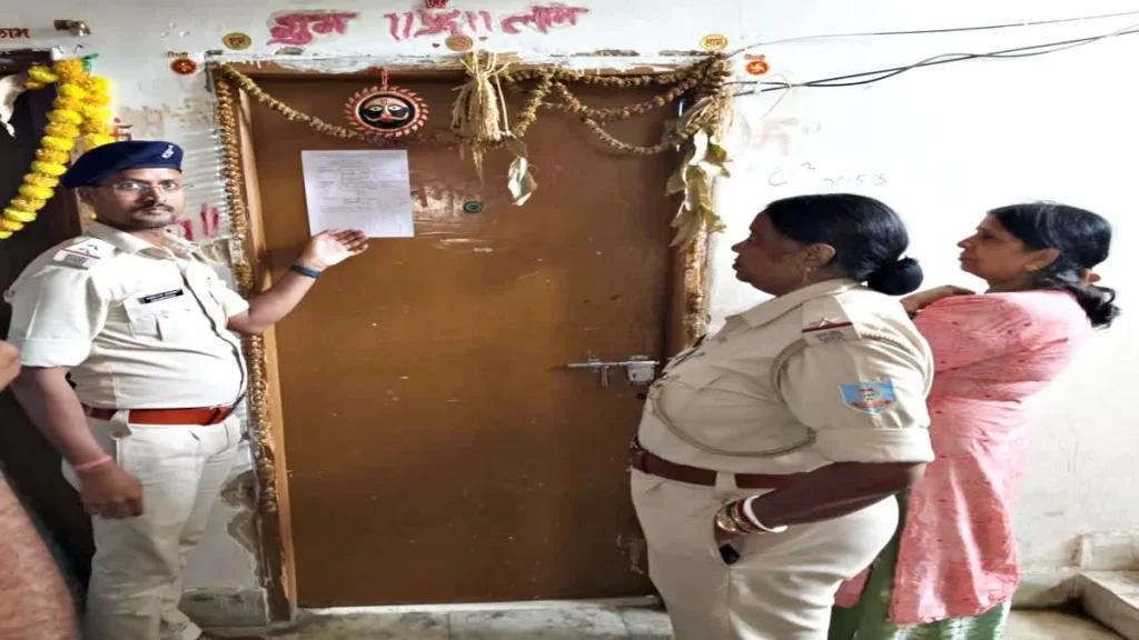 गैंगस्टर प्रिंस खान के लोकल हैंडलर पर कसा शिकंजा, रांची में राणा राहुल के घर पुलिस ने चस्पा किया इश्तेहार