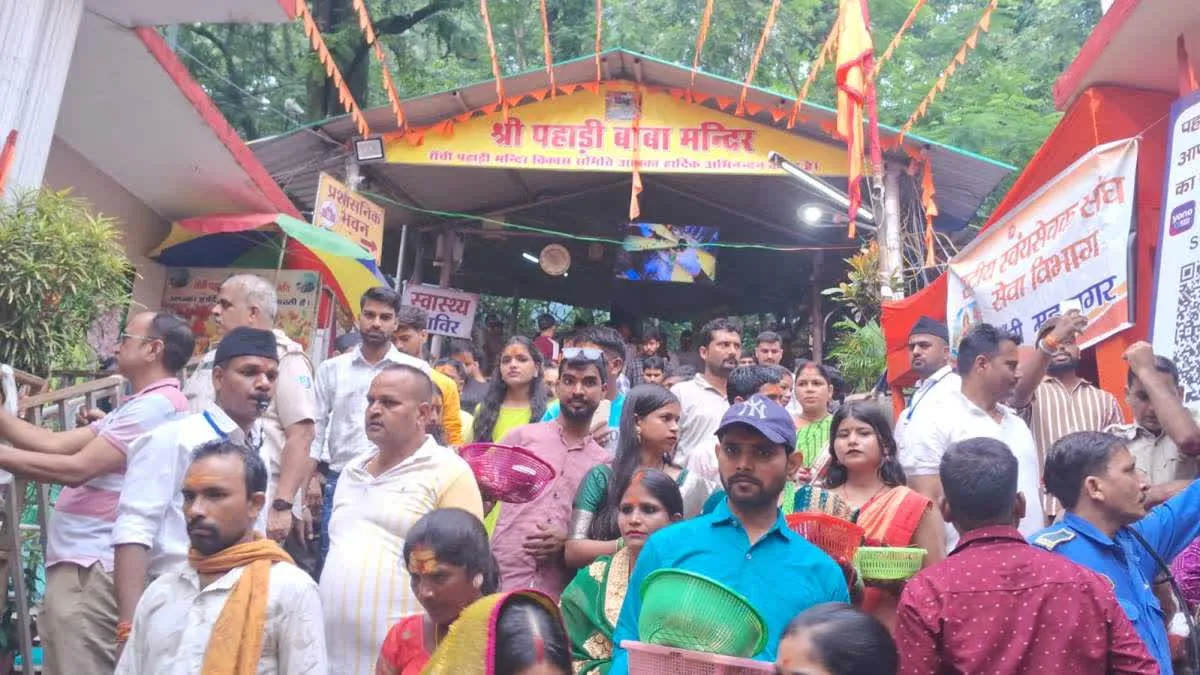 रांची के ऐतिहासिक पहाड़ी मंदिर में गूंजा ‘हर-हर महादेव’: सावन की पहली सोमवारी पर तड़के 3:30 बजे से उमड़ा आस्था का जनसैलाब