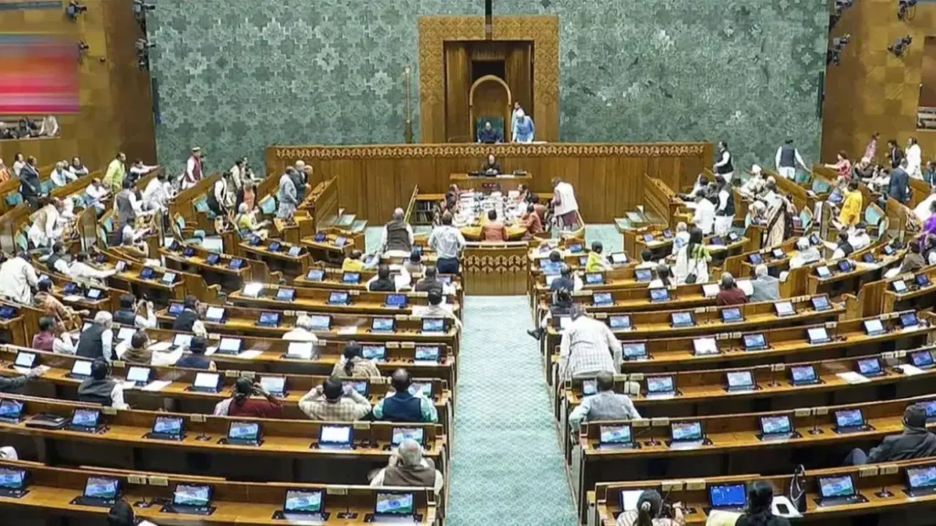 मानसून सत्र के अंतिम 2 दिन: छात्र लाठीचार्ज पर चर्चा को तैयार सरकार, क्या JPC को भेजा जाएगा FCRA संशोधन बिल?