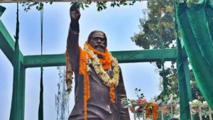 पाकुड़ में दिशोम गुरु शिबू सोरेन की प्रतिमा का अनावरण, पहली पुण्यतिथि पर सर्वदलीय श्रद्धांजलि सभा का आयोजन