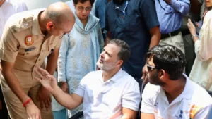 राहुल गांधी के 7 घंटे धरने के बाद झुकी दिल्ली पुलिस: पेलेट गन मामले में 31 दिन बाद दर्ज हुई FIR