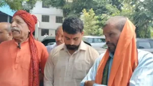 सहारनपुर में व्यक्ति की चोटी काटकर की मारपीट: फसल पर चलाया ट्रैक्टर, SSP ऑफिस पहुंचे ब्राह्मण समाज के लोग