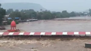 सतना-चित्रकूट में बाढ़ का विकराल रूप: मंदाकिनी नदी उफान पर, चारों तरफ से संपर्क टूटा; NDRF व SDERF की टीमें तैनात