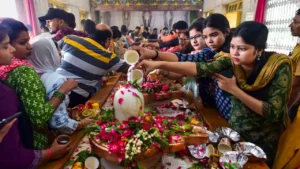 सावन में मनचाहा वर पाने के लिए शिव पूजा में न करें ये 4 भूलें, जानें हल्दी, सिंदूर और परिक्रमा के सही नियम