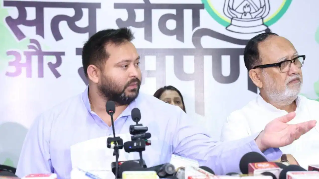 ‘बिहार बन रहा पेपर लीक की राजधानी’: तेजस्वी यादव का NDA सरकार पर तीखा हमला, 19 अगस्त को राजभवन मार्च का ऐलान