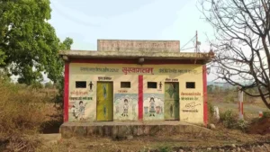 उमरिया में 13 करोड़ की लागत से बने 369 सामुदायिक शौचालय बदहाल: कहीं लगे ताले, तो कहीं टोंटी-टंकियां ले उड़े चोर
