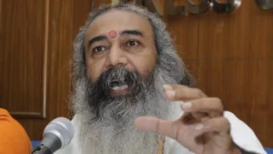 “बच्चों को ‘कॉकरोच’ नहीं, विवेकानंद और दयानंद बनाएं”: मुरादाबाद गुरुकुल में बोले आचार्य प्रमोद कृष्णम