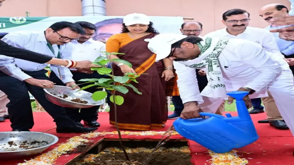 रांची में 77वां वन महोत्सव: CM हेमंत सोरेन का आह्वान— ‘एक फलदार पौधा लगाएं, पर्यावरण संरक्षण को बनाएं जन आंदोलन’