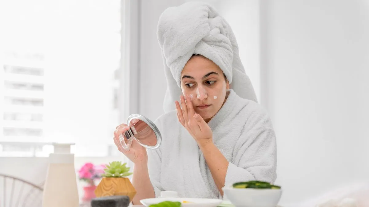 Natural Skin Care Tips: पुराने जमाने के 4 देसी नुस्खे, महंगी क्रीम और केमिकल प्रोडक्ट्स से बेहतर निखार पाएगी त्वचा