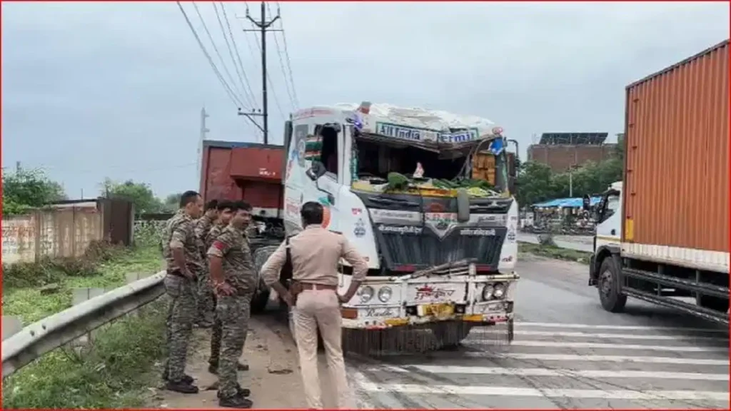 Tragic Road Accident: जन्माष्टमी पर मातम, दुकानों में घुसा बेकाबू ट्रक; 3 लोगों की दर्दनाक मौत के बाद चालक अरेस्ट