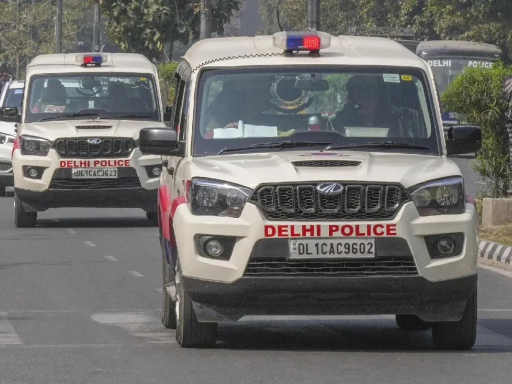 Delhi Honeytrap Case: व्हाट्सएप दोस्ती के बाद रेस्टोरेंट में बुलाया, 21 हजार का बिल थमाकर मारपीट और वसूली; संचालक गिरफ्तार