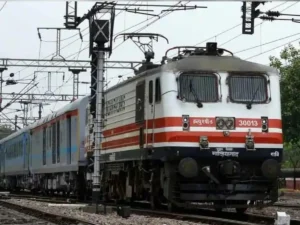 Kanpur Central to Anand Vihar Train News: रेलवे का बड़ा तोहफा, फफूंद और अलीगढ़ समेत इन 8 स्टेशनों पर रुकेगी नई मेल ट्रेन