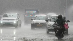 All India Weather Forecast: उत्तर-पश्चिम से लेकर पूर्वोत्तर भारत तक मूसलाधार बारिश की चेतावनी, जानें अपने इलाके का हाल
