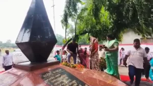 Dhanbad News: गजलीटांड़ खदान दुर्घटना की 32वीं बरसी पर नम हुईं आंखें, बाघमारा में शहीदों को दी गई श्रद्धांजलि