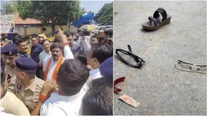 Bastar News Update: बस्तर में दीपोत्सव बना सियासी अखाड़ा, जगदलपुर में कांग्रेस-भाजपा के बीच धक्का-मुक्की; चश्मे और चूड़ियां टूटीं