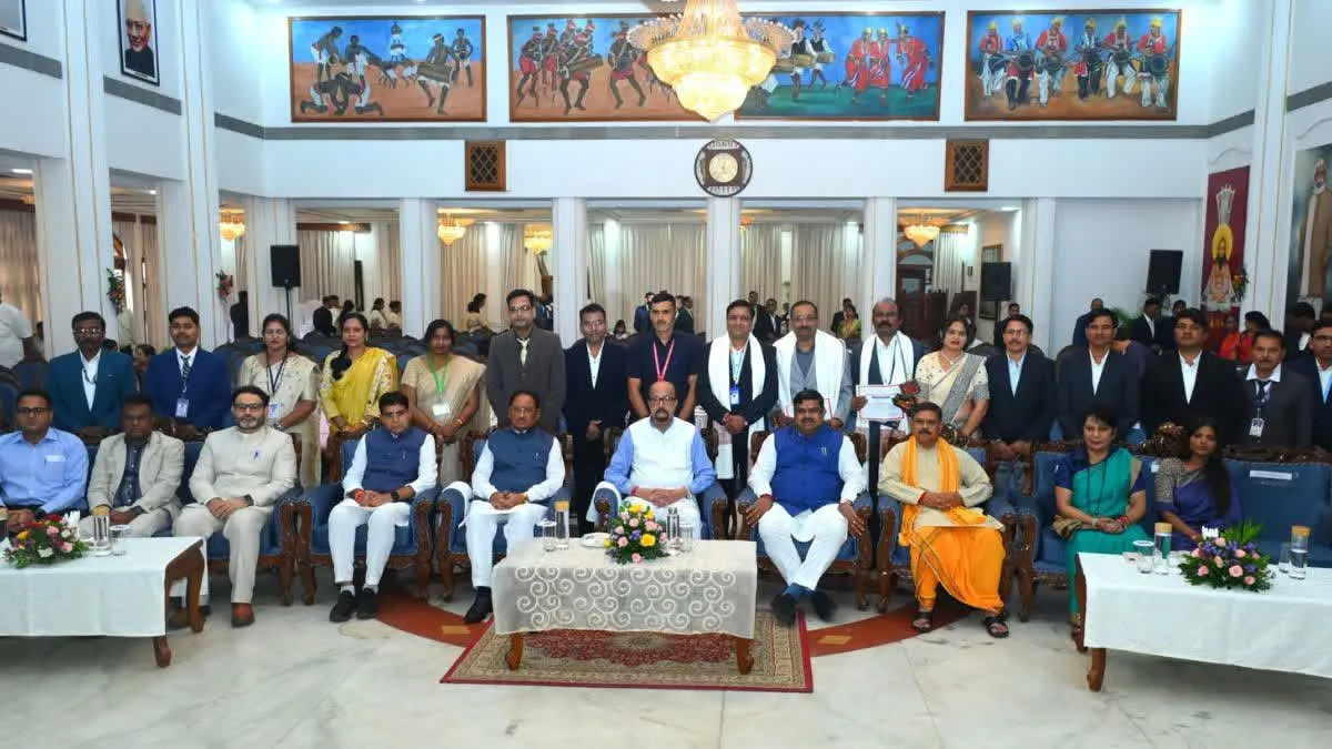 रायपुर में शिक्षक दिवस पर राज्य स्तरीय सम्मान समारोह: 63 उत्कृष्ट शिक्षक सम्मानित, 4 को मिला स्मृति पुरस्कार