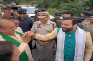 दामला में टूटी सड़क को लेकर किसानों का फूटा गुस्सा: सीएम सैनी ने खुद रुकवाया काफिला, दिया निर्माण का आश्वासन