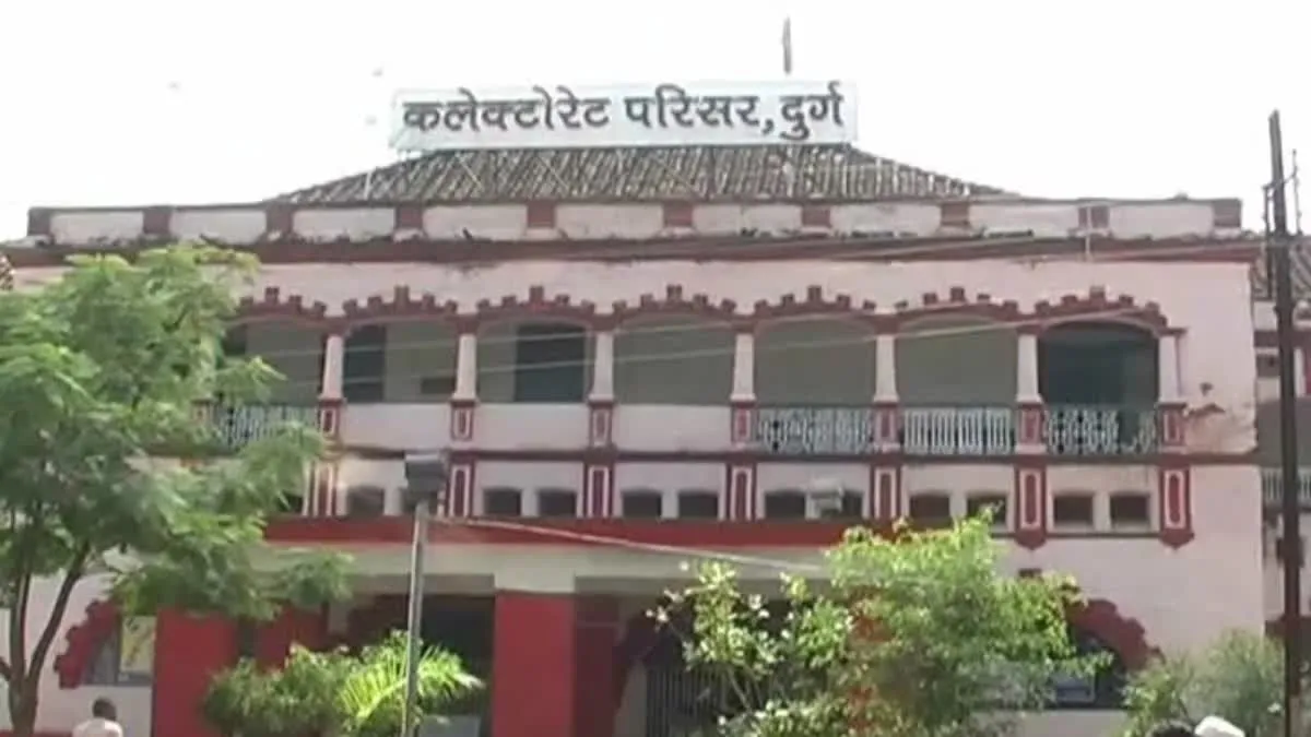 Durg Jail Search Operation: कैदियों तक कैसे पहुंचे मोबाइल और कैंची? दुर्ग जेल रेड के बाद कॉल डिटेल जांचेगी पुलिस