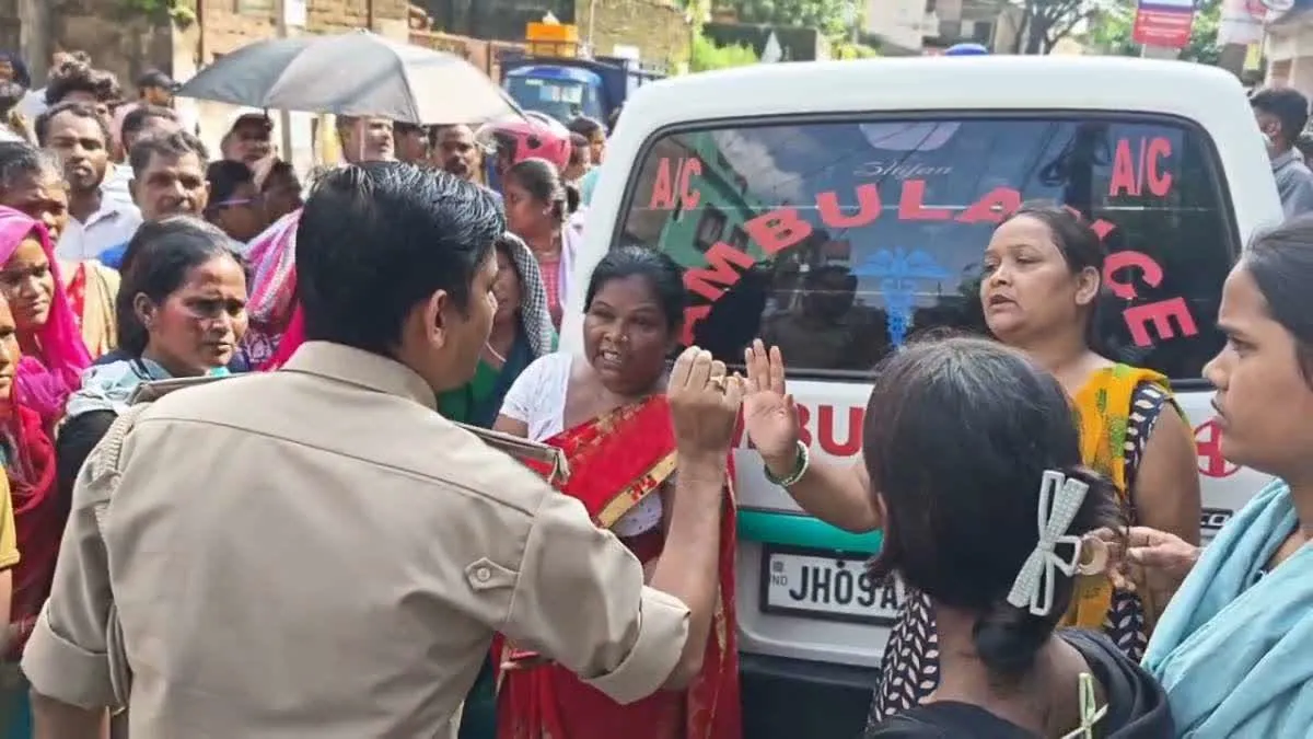 निर्माणाधीन भवन में करंट लगने से मजदूर की दर्दनाक मौत: अरगोड़ा के इमली चौक पर लोगों ने लगाया जाम