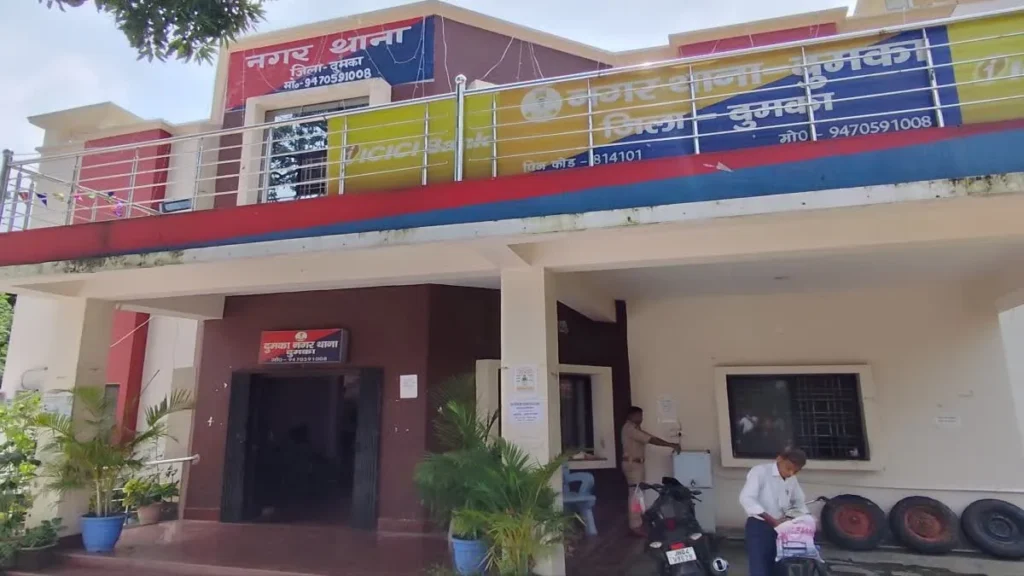 बकरी पालन में पैसा दोगुना करने के नाम पर बड़ा फर्जीवाड़ा: दुमका में प्रोफेसर समेत 10 पर दूसरी FIR दर्ज