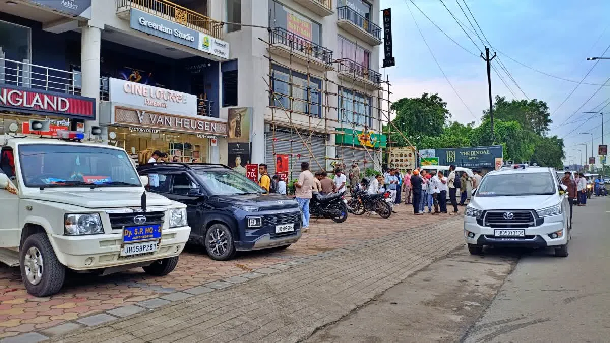 Jamshedpur News: सोनारी बिंदल मॉल गोलीबारी मामले में बड़ा एक्शन, छत्तीसगढ़ के रायपुर से चार संदिग्ध युवक हिरासत में