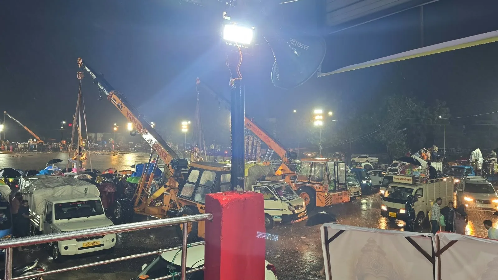 Raipur Ganesh Visarjan: महादेव घाट पर 3180 मूर्तियों का विसर्जन, भारी बारिश में भी दिखा बाप्पा के भक्तों का उत्साह