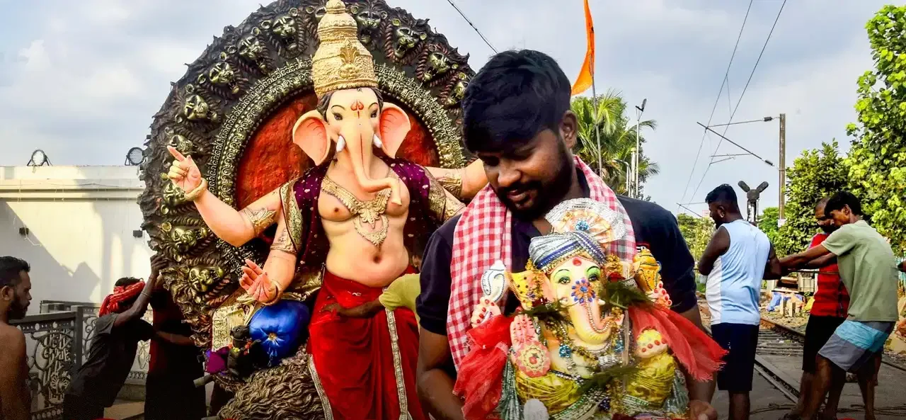 Khandit Ganpati Murti Niyam: खंडित हो जाए बप्पा की मूर्ति तो क्या पूजा जारी रखनी चाहिए? जानें क्या कहता है शास्त्र