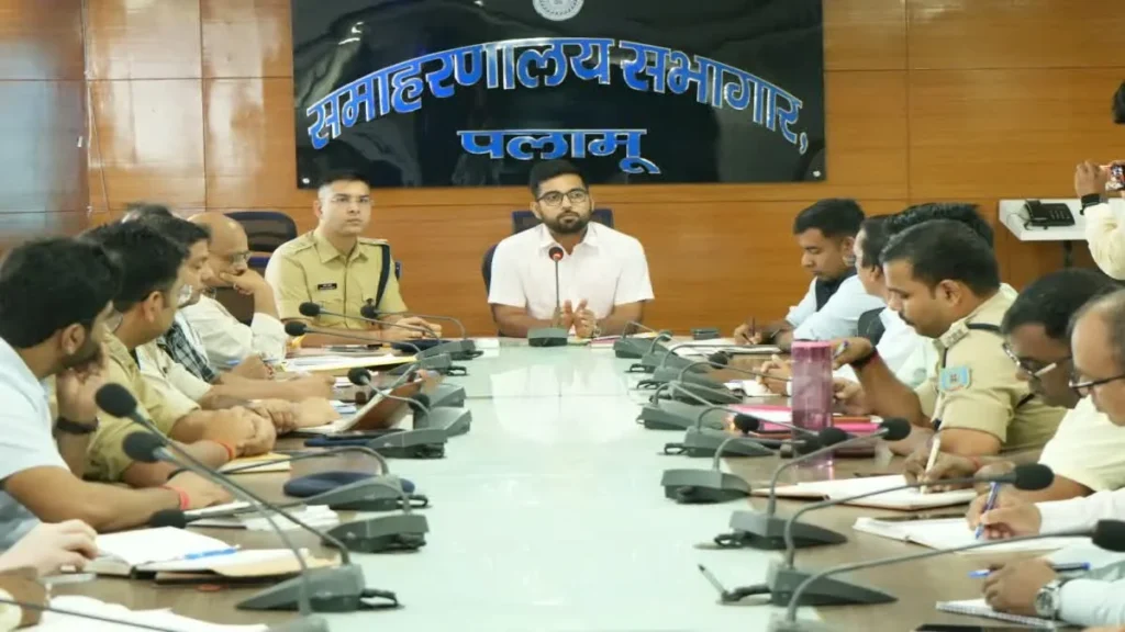 Jharkhand Palamu Crime & News: पतरिया खुर्द हादसे के 36 घंटे बाद पहुंची NDRF; 10 वर्षीय हेमंत की तलाश जारी, DC ने बुलाई हाई लेवल मीटिंग
